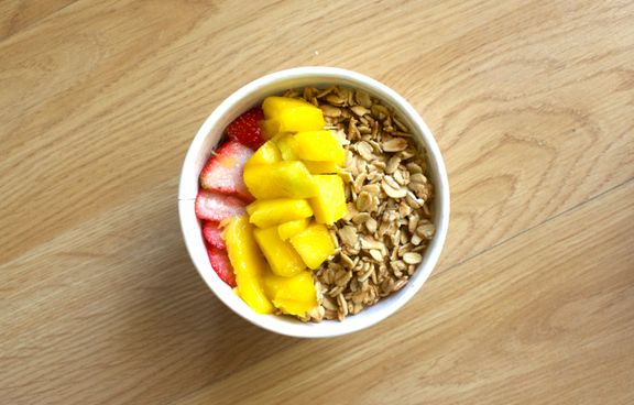 Choosing Between Acai Bowls, Oatmeal, and Yogurt Parfaits