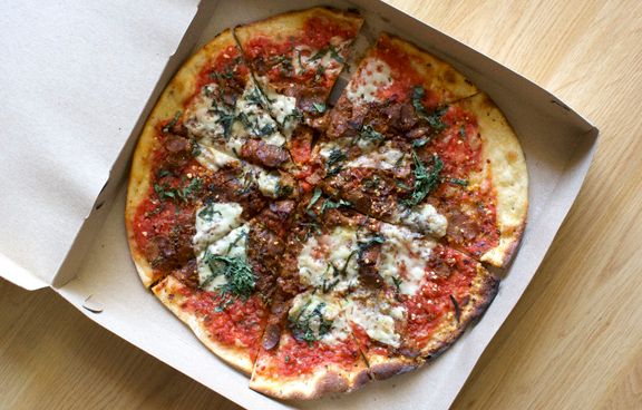 When to Choose Individual vs. Buffet-Style Pizza