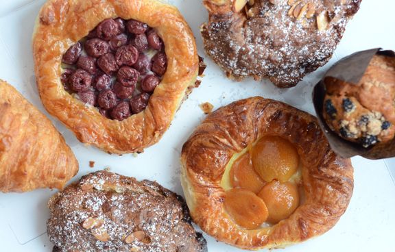 Creating a Visually Appealing Pastry Display