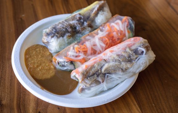 What is the difference between summer rolls, spring rolls and fresh rolls?